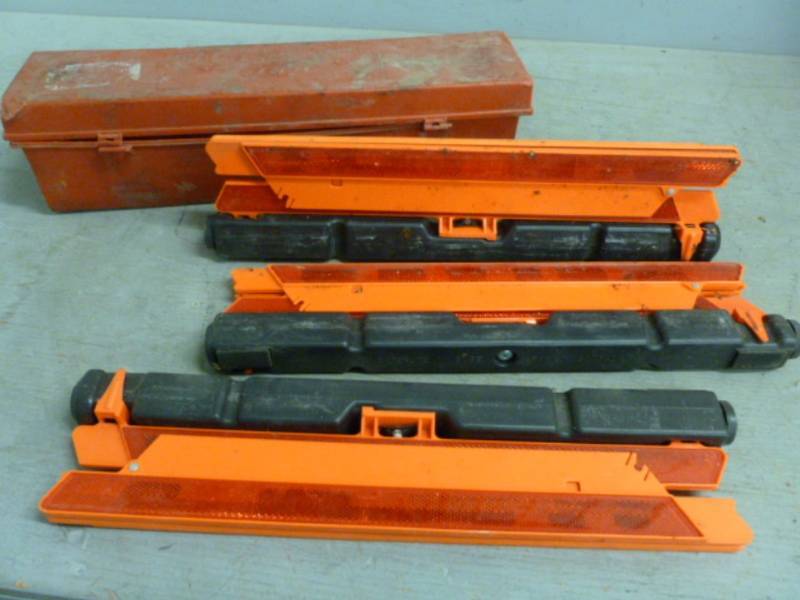 lot 71 image: Dietz Emergency Reflector Set