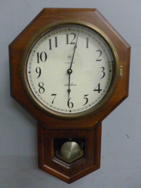 lot 73 image: Pendulum Clock