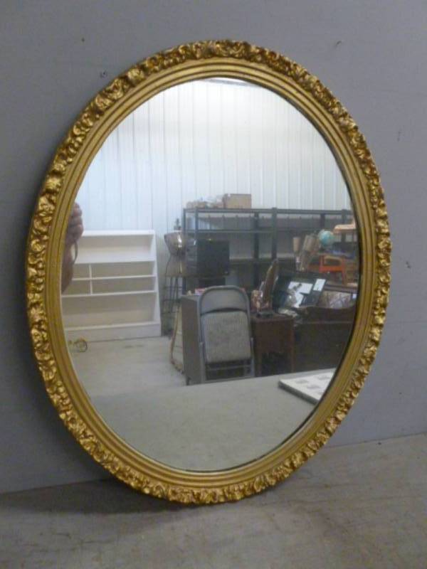 lot 102 image: Vintage Mirror