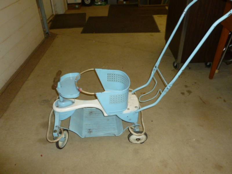 lot 105 image: Vintage Metal Stroller