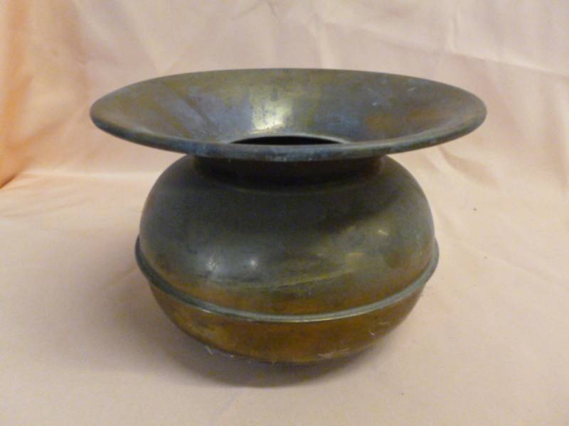 lot 120 image: Vintage Spittoon