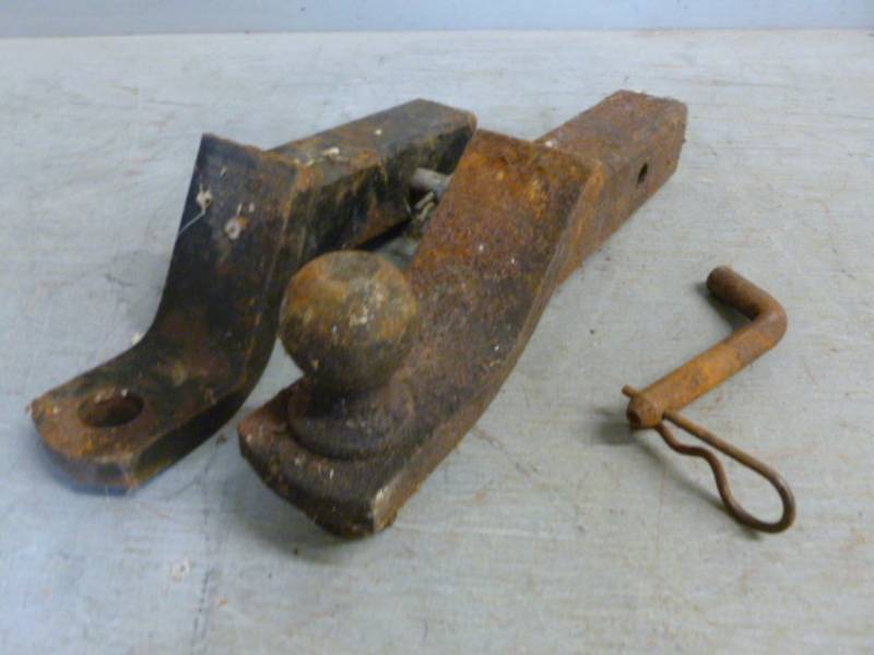 lot 139 image: Receiver Hitch