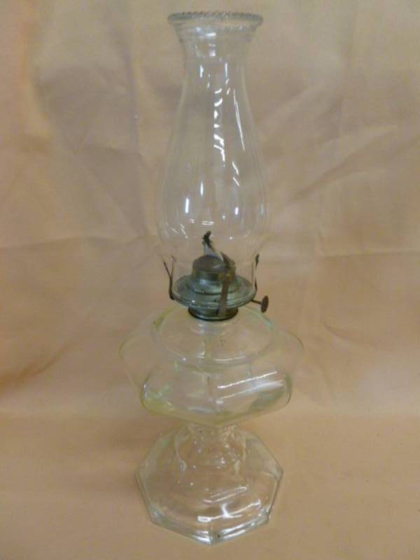 lot 140 image: Vintage Oil Lamp