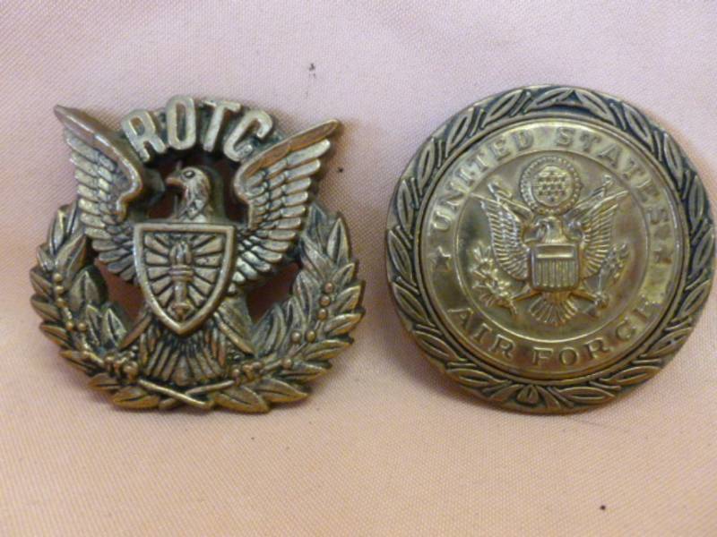 lot 168 image: Collectible Belt Buckles