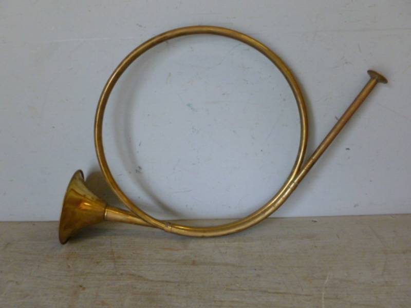 lot 190 image: Vintage Brass Horn