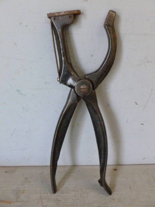 lot 197 image: Antique Tool