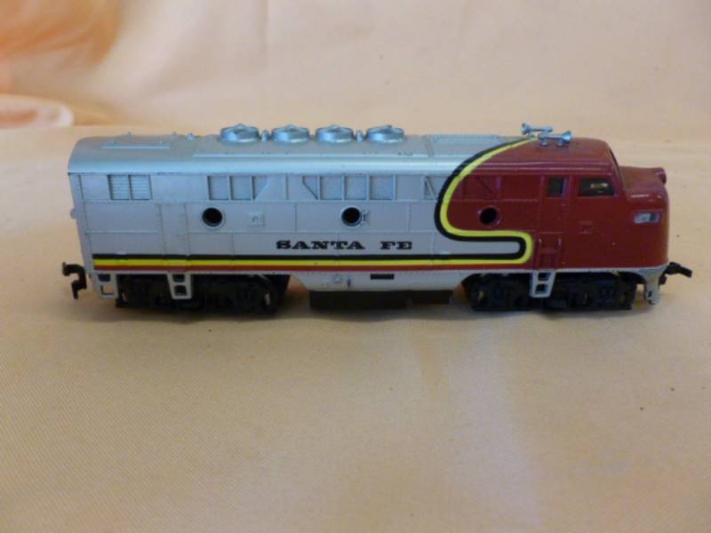 lot 201 image: HO Scale Locomotive