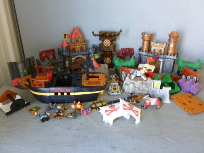 lot 224 image: Toys