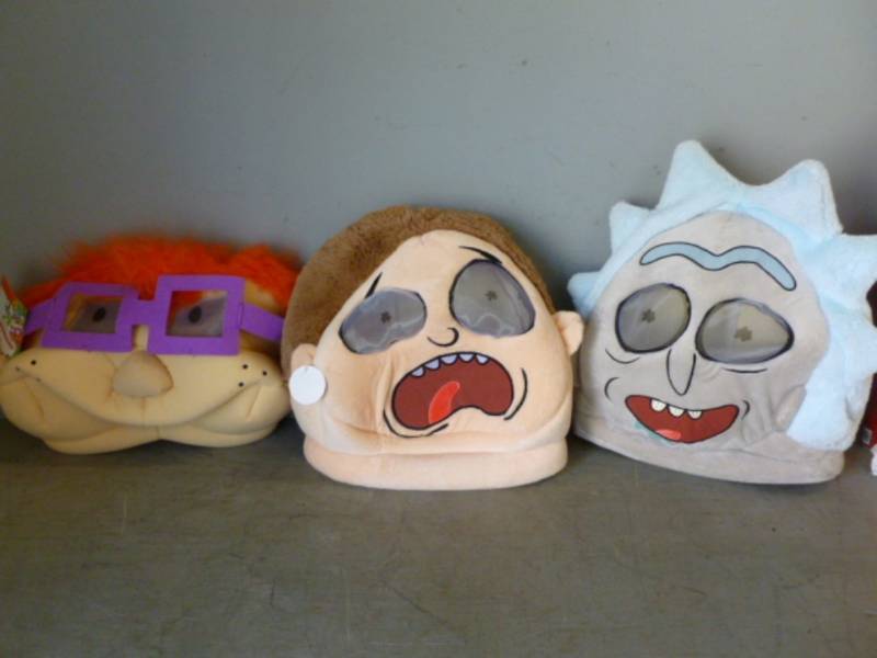 lot 226 image: Jumbo Masks