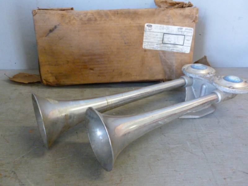 lot 250 image: Vintage Truck Horn