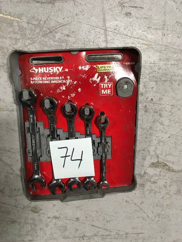 lot 74 image: Husky 5 PC Reversible ratcheting Wrench Set not used
