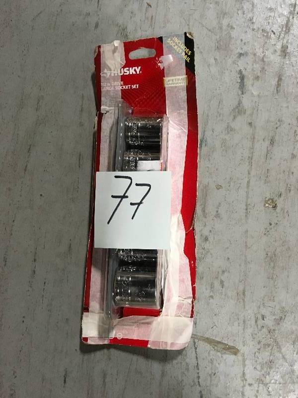 lot 77 image: Husky 12 drive Large socket set
