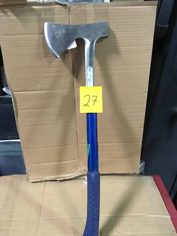lot 27 image: Estwing 26 in. Campers Nylon-Vinyl Grip Handle Axe in good condition