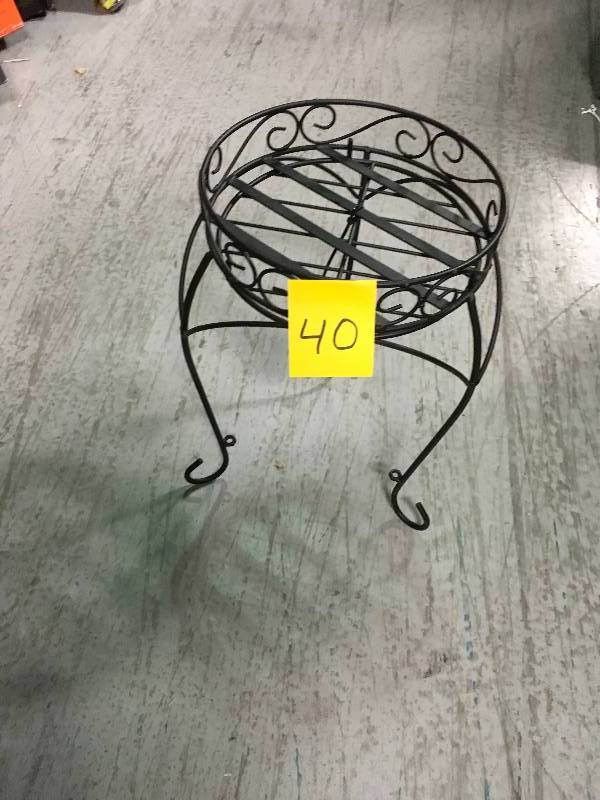 lot 40 image: 19 in iron plant stand in good condition