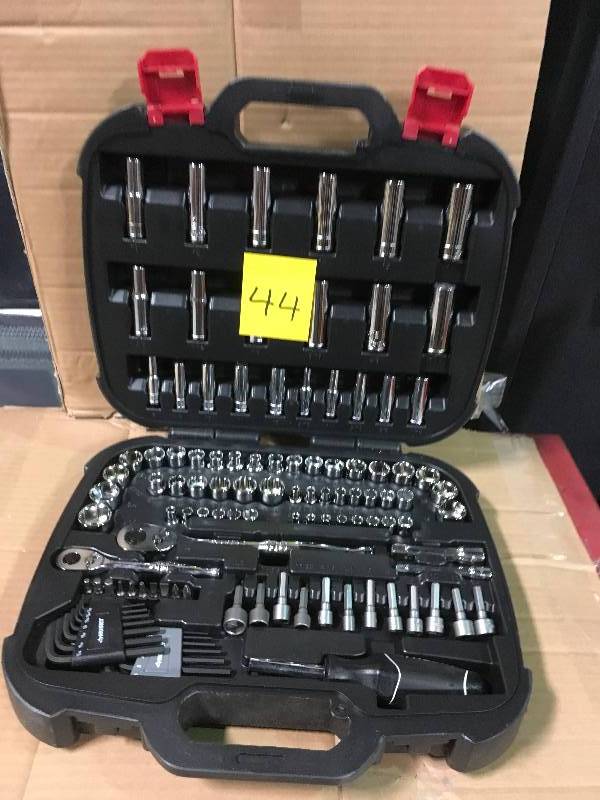lot 44 image: Husky 111 piece Mechanics Tool Set not used