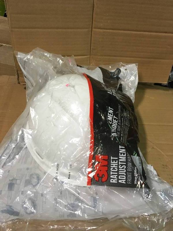 lot 58 image: 3M Hard Hat with Ratchet Adjustment