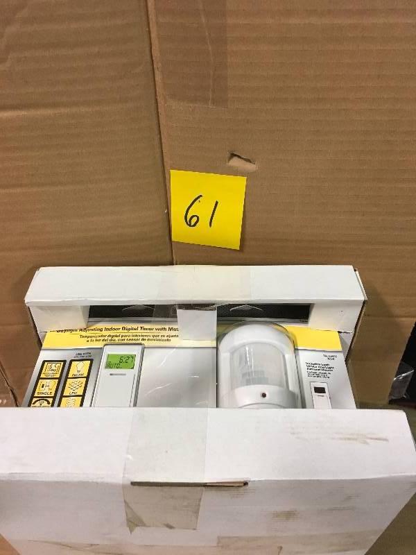 lot 61 image: Lot of 3 Defiant SunSmart 8 Amp In-Wall Digital Timer not used