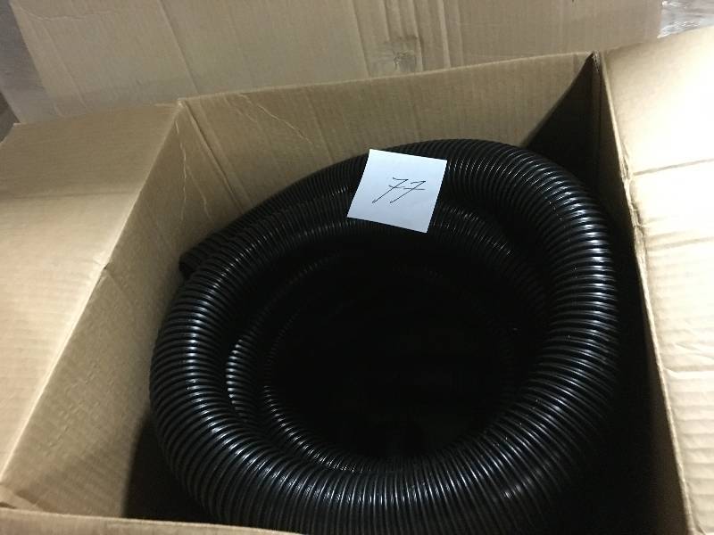 lot 77 image: Ridgid VT2522 Dual Flex Locking Vac Hose