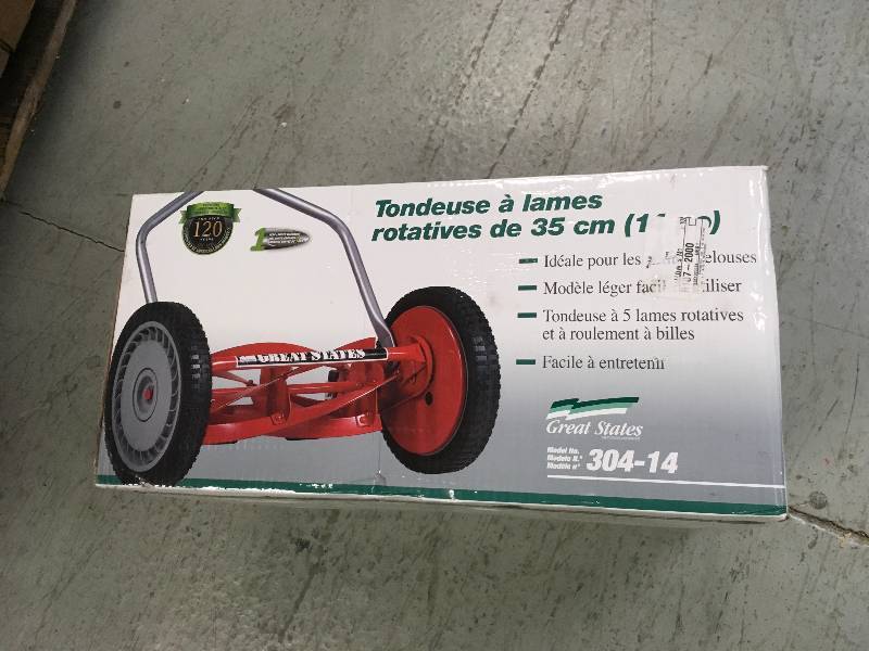 lot 78 image: Great States 14 in. Manual Push Walk-Behind Non-Electric Reel Lawn Mower in good condition