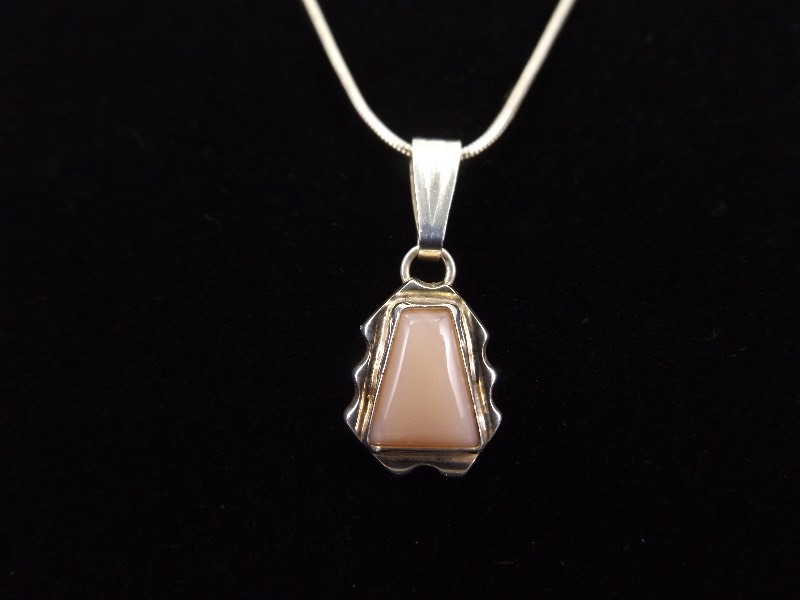 .925 Sterling Silver Peach Agate Cabochon Pendant Necklace