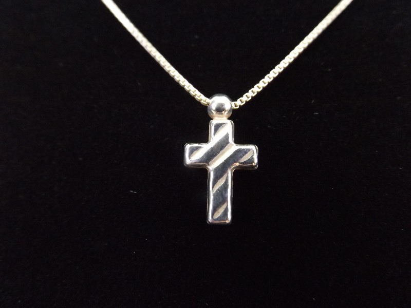.925 Sterling Silver Cross Pendant Necklace