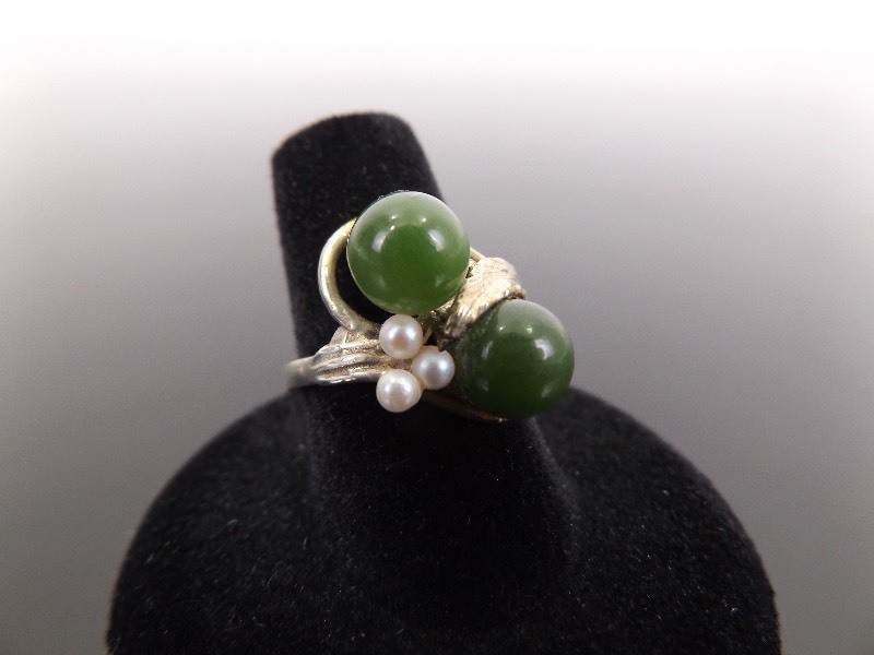 .925 Sterling Silver Jade and Pearl Ring Size 7