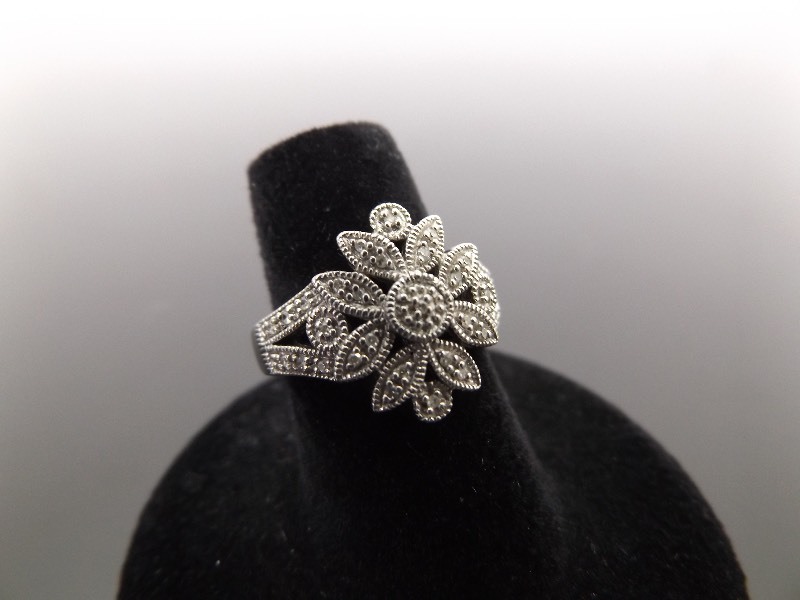 .925 Sterling Silver Diamond Flower Ring Size 6