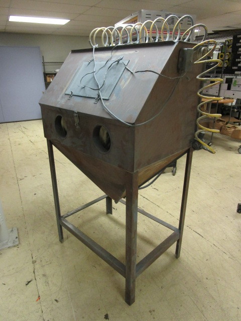 BLASTING CABINET