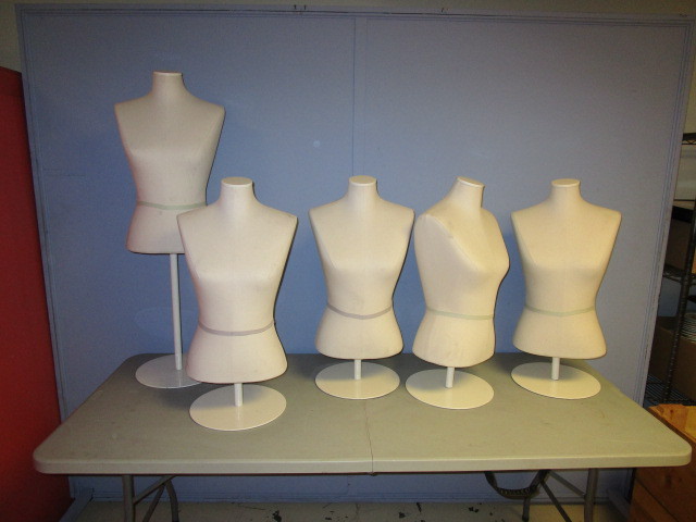 DISPLAY MANNEQUINS