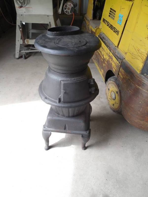 lot 5 image: Pot belly wood burning stove - made in west Germany