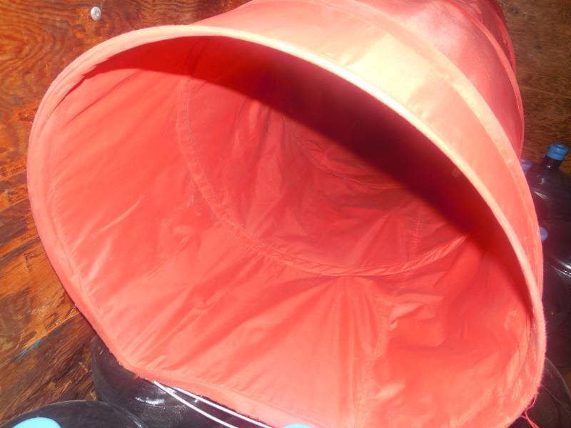 lot 11 image: LIGHT WEIGHT CANVAS TUNNEL