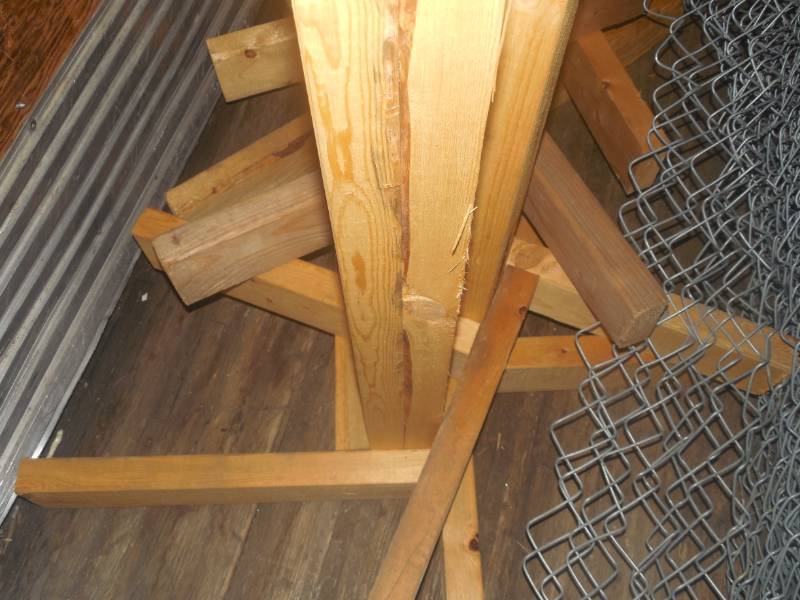 lot 15 image: WOOD STANDS FOR SNOW FENCE