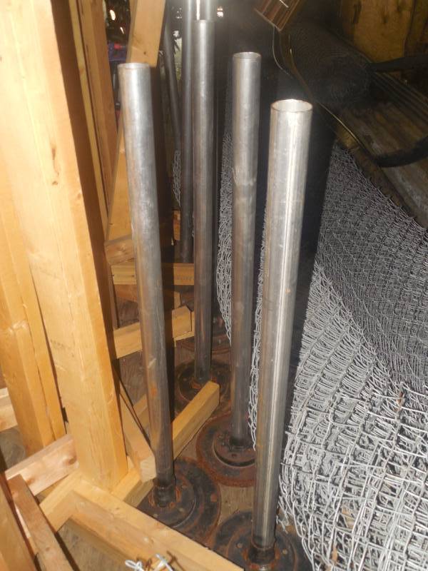 lot 16 image: METAL STANDS FOR SNOW FENCE