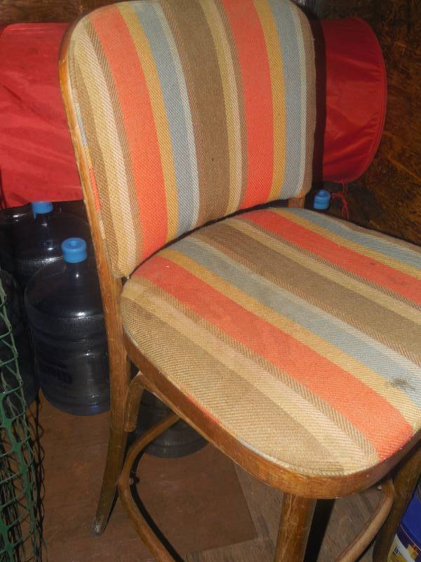 lot 17 image: BAR STOOL