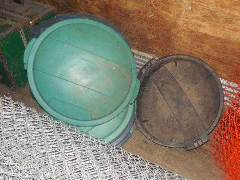 lot 18 image: RUBBERMADE GARBAGE CAN LIDS