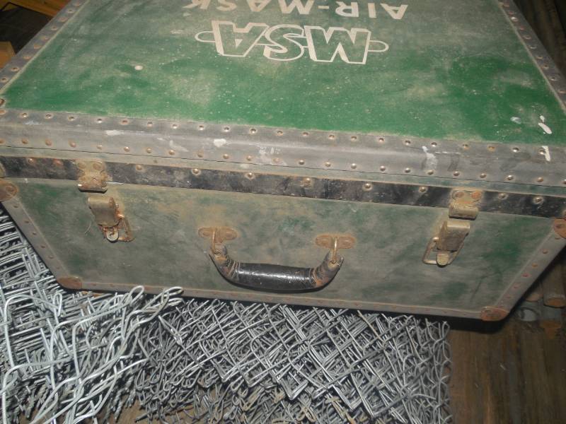 lot 21 image: CASE-- NO AIR MASK