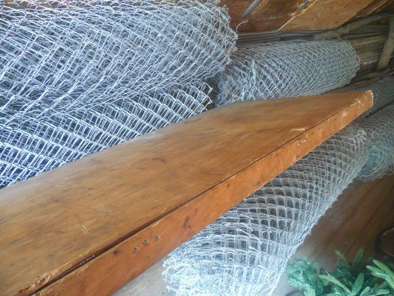 lot 29 image: 8 FOOT WOODEN TABLE