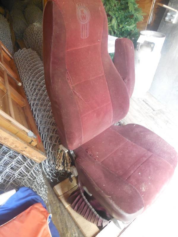 lot 33 image: AIR RIDE KENWORTH SEAT