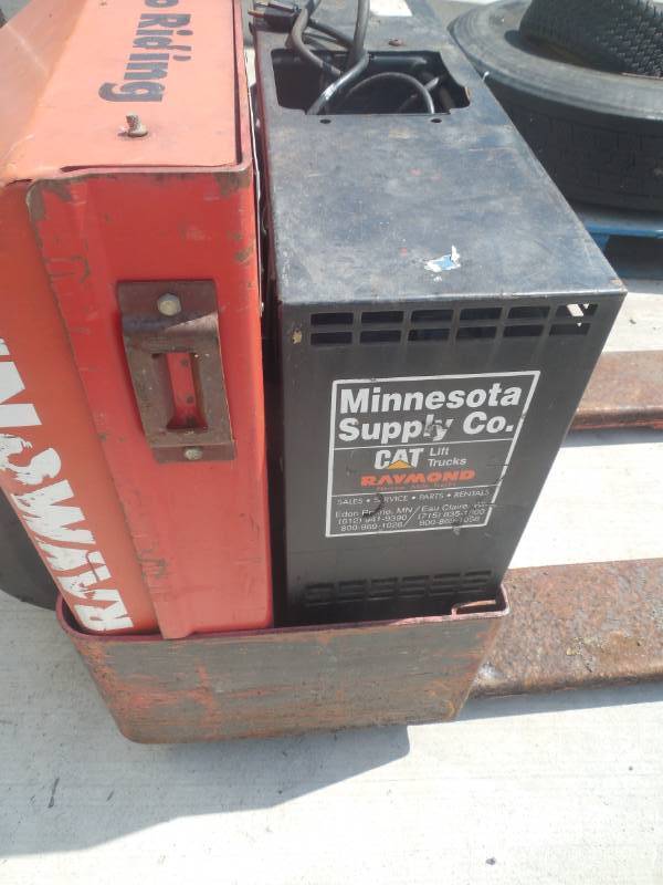 lot 47 image: ELECTRIC PALLET JACK