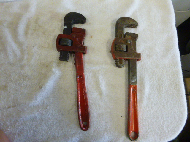 2 Pipe Wrenches