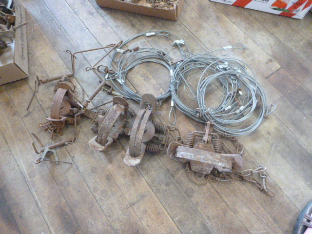 4 Animal Hunting Traps and Snare Cables