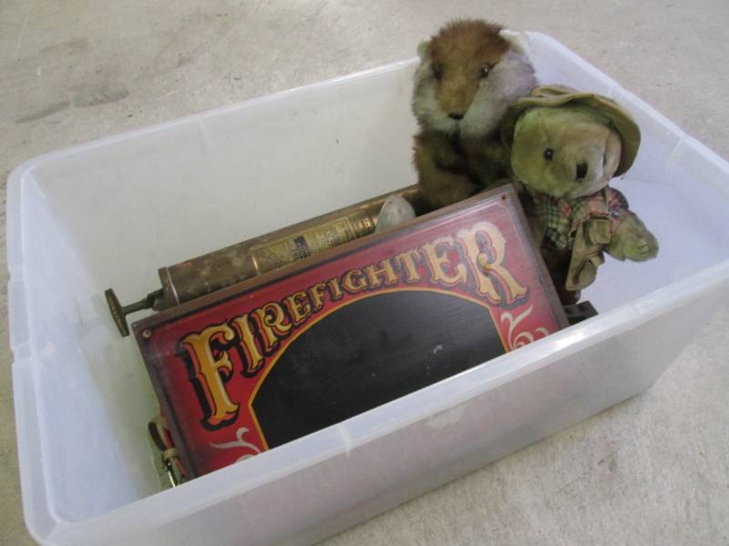 lot 3 image: Tote With Misc Vintage Items See Ph...