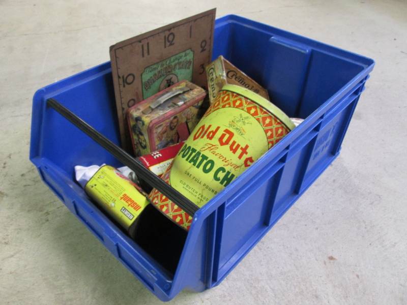 lot 4 image: Large Bin Full of Misc Vintage Item...