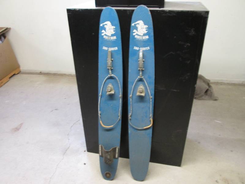 lot 14 image: Pair of Vintage White Bear Sno-Surf...