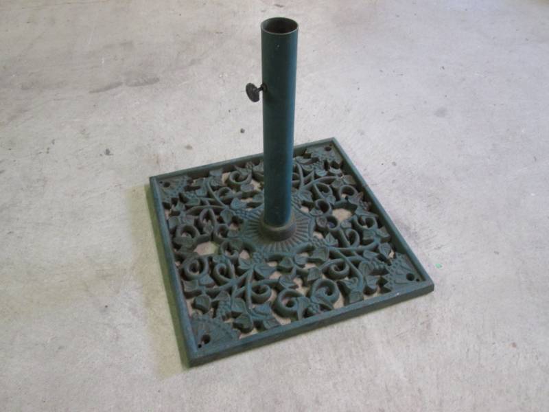 Cast Iron Patio Table Umbrella Base Vintage Collector Furniture Tools Grocery Garage More K Bid