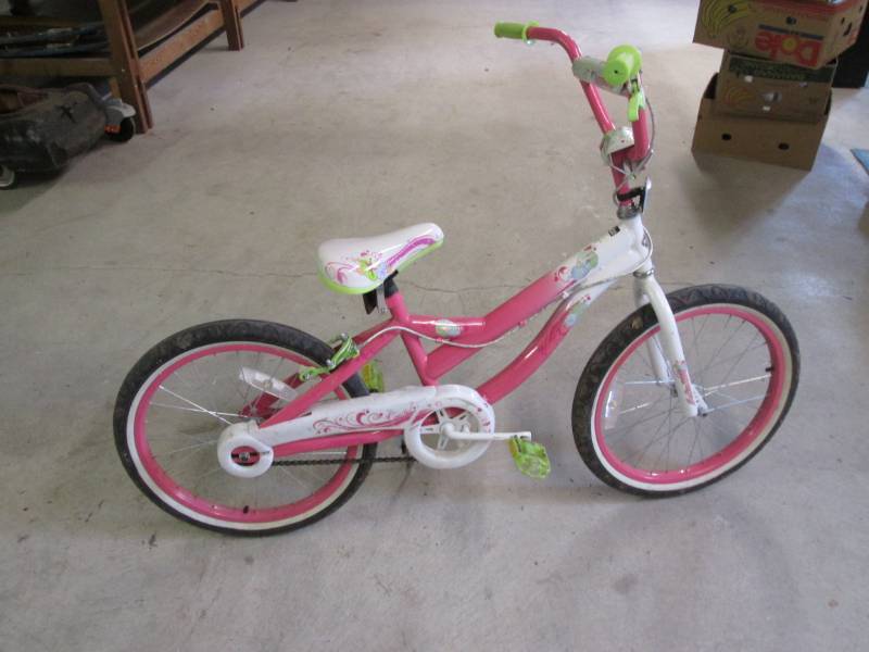 lot 22 image: Girls 20 Huffy Coastal Bike Works ...