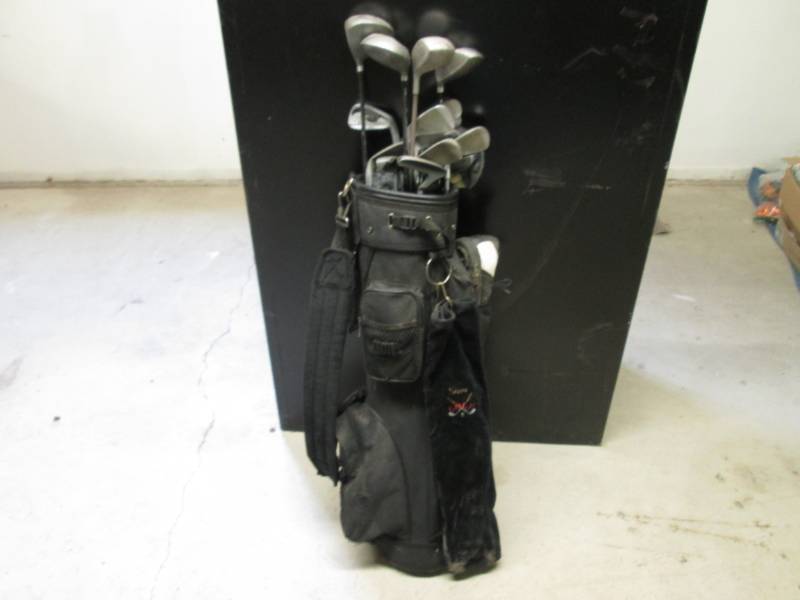 lot 24 image: Set of Golf Clubs with Misc Accesso...