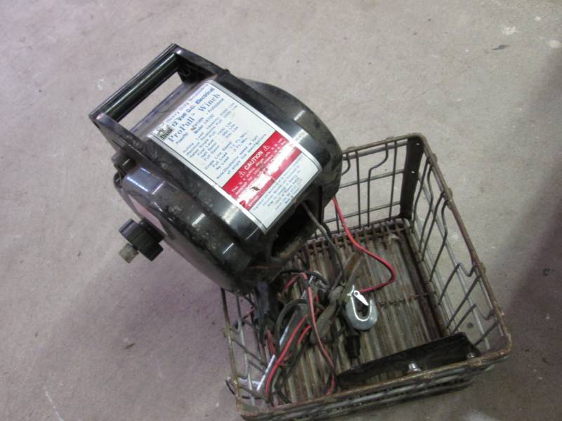 lot 33 image: Heavy Duty Double Line 12 Volt D.C....