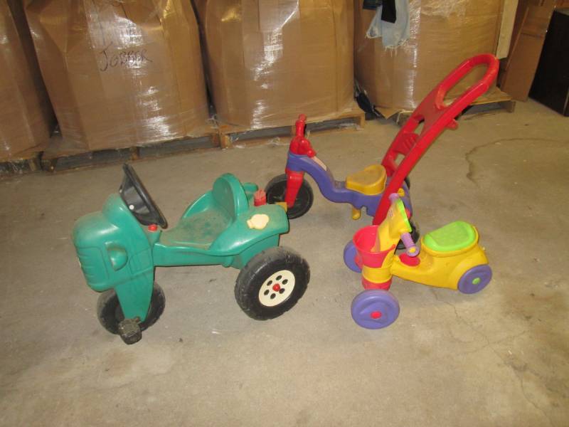 lot 48 image: Lot of 3 Kids Ride On Pedal Toys  W...