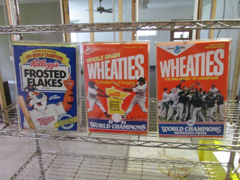 lot 51 image: Lot of 3 Minnesota Twins Wheaties a...